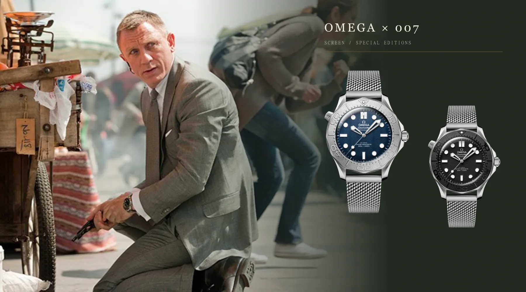 Daniel Craig a Skyfall korabeli jelenetfotóján, mellette a 2026-os kék Bond és fekete Spectre Seamaster eredeti termékfotója