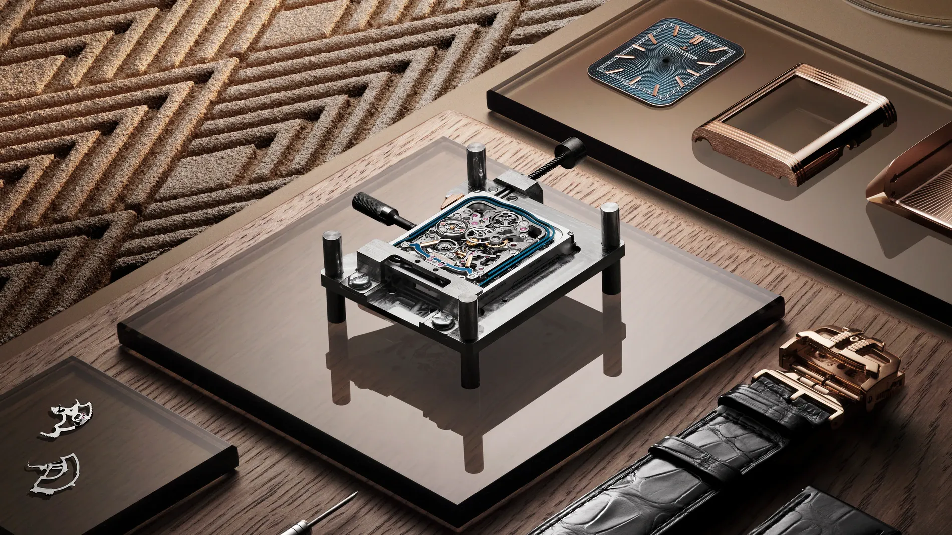 A Jaeger-LeCoultre Reverso percütő szerkezete a műhelyben